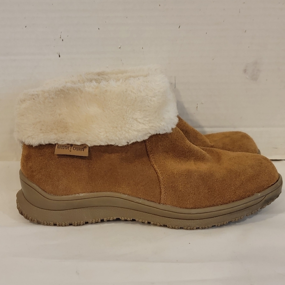 MINNETONKA SUEDE LEATHER SHOE ANKLE BOOTS TRIMMED IN SERPA (sz‎ 6)
